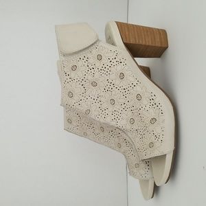 L'artiste Spring Step Beige Open Toe Sandal Size 7.5-8